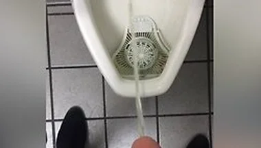 Big Bi Dick Pissing (hard & Soft)