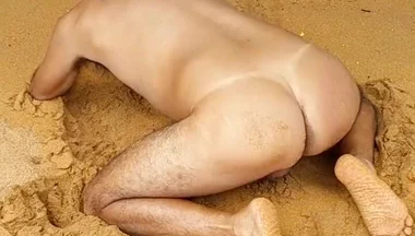 Ladysilva Showing off Naked on the Beach