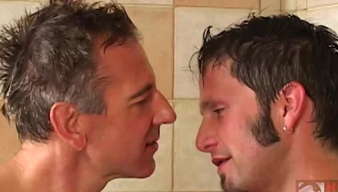 Stepdaddy Hunt: 4 Shower Buddies