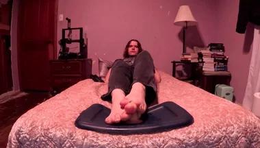 I Give My Dildo a Footjob