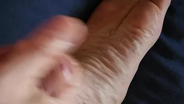 My Wrinkled Soles From Curled Toes Catch Hot Cum While I Masturbate to Orgasm in This Solo Adventure