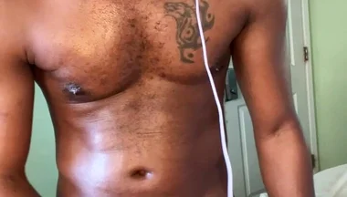 Kennie Jai Strips and Shows for Fans on Cam