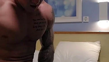 Straight Big Cock Quick Wank & Explosive Cumshot