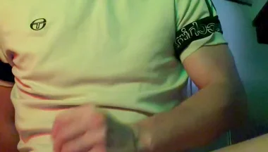 Twink Shows His Feet and Jerks off