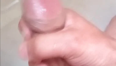 While Bathing, the Penis Stood up, the Mouth Was Beaten, the Water Was Swallowed.
