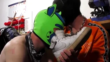 Sneaker cuming load boys