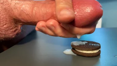 Slow-mo Oreo Cumshot: Dripping Sperm Load on Cookie Close-up!