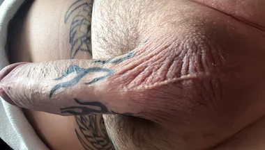Steifer Tattoopenis Wird Mehrfach Gewichst Cumshots