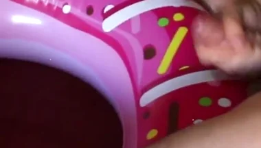Inflatable donut