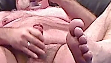 Legs Spread Jerk!