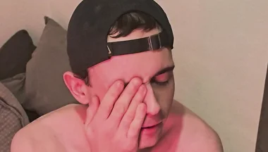 Twink Shoots a Huge Load on His Face!