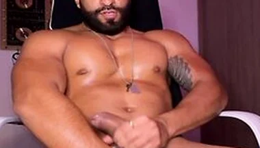 Sam Dornan On Ripped Bearded Hunk Tastes His Own Cum