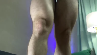 Insane Huge Quads Flexing and Shaking