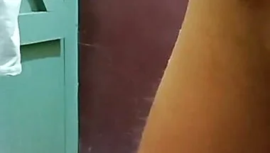 I Enjoyed Doing a Dance Handjob in the Bathroom