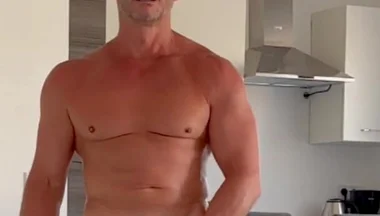 Tight Tummies Single Knee Tap 3 Sets of 20 Reps