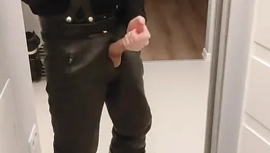 Gay Army Men Fuck. I'm in Rubber Boots and Leather Pants