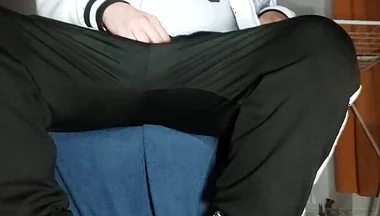 The Dregsau Dj-bro Pisses in His Pants.