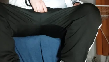 The Dregsau Dj-bro Pisses in His Pants.