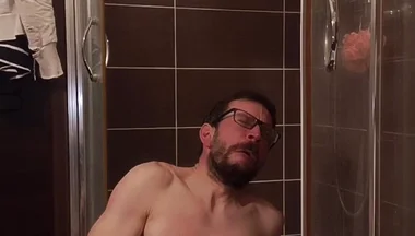 Jerking off a Cock in the Shower