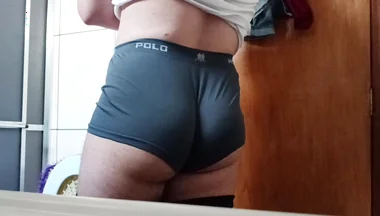 I Love to Show My Big Ass in the Bathroom