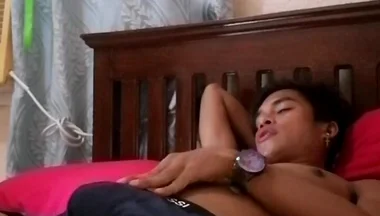 Twink Pinoy Guy Wank and Cumshot on His Bed