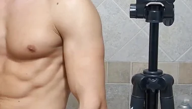 Flexing My Muscles and Cumming!