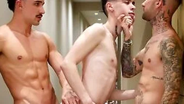Dragon Rojo, Argentino Xxl And Elliot Twink In Soccer Players Teach Twink How To Give A Blowjob And Have A Threesome In The Locker Room