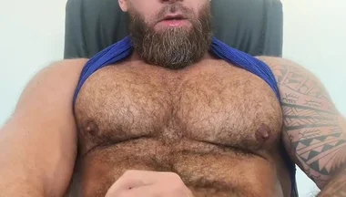 Big Muscle Bear Jerking and Cums