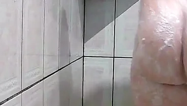 I'm Naked in the Bathroom, I'm Very Horny