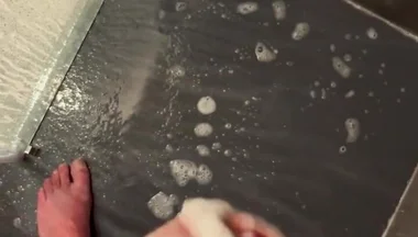 Jerked off in the Hotel Shower