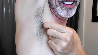 Giant Armpit Sniffer - Daddy Giant 13