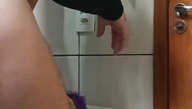 Look at the Thickness of This Gay Hottie's Leg