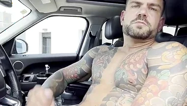 Guy Masturbates in the Car