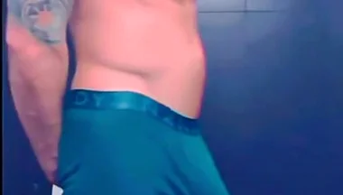 I Can't Hide My Huge Bulge