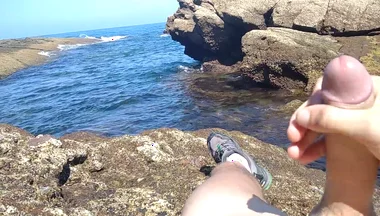 Jerking off a Big Hard Dick Overlooking the Sea in the Beach Cove Until He Cums