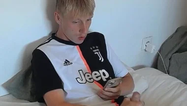 [face Reveal] Soccer Bro Jerks off in Bed