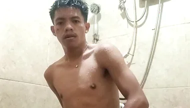 #1 Creator Jameson Official Gets Soaked: Shower Piss & Cum
