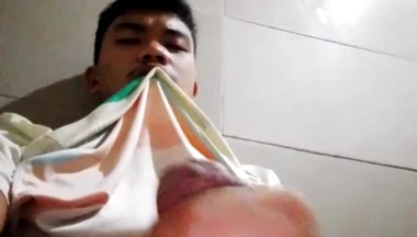 Bathroom Masturbation in the Province