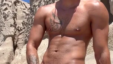 Wanna join me in the beach ?