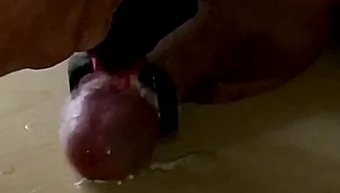 Masturbation with a Hair Tie and a Vibrator Until Cum!