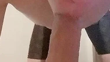[no Hand Blow Job] Non-kei Handsome Licking A Dick Placed On The Floor
