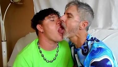 Hot Gay Kissing with Richard & Leo