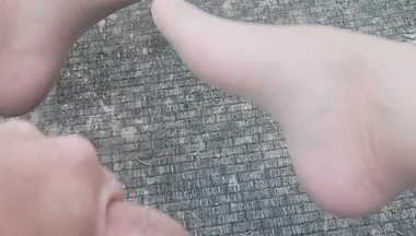 Cumming Hard Outdoors in Nylons