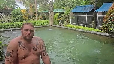 Jimbob Wanking in Pool