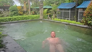 Jimbob Wanking in Pool