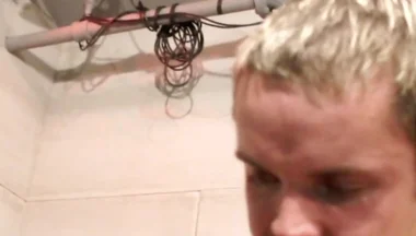 Bukkake Amateur with Gay Twinks Sucking All His Friends to the Cum