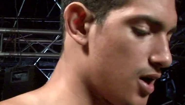 Bukkake Amateur with Gay Twinks Sucking All His Friends to the Cum