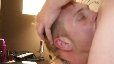 Bukkake Amateur with Gay Twinks Sucking All His Friends to the Cum