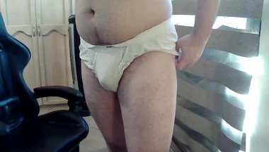 Muscular Camboy Works Out His Upper Body