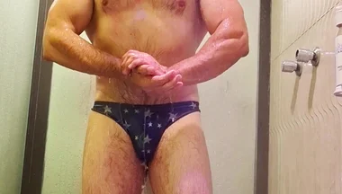 Victory Shower - POV with Gouine Wrestlin